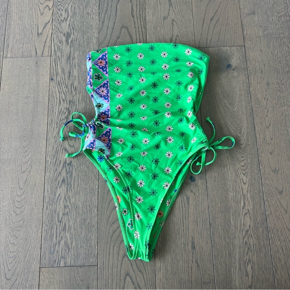 Frankies Bikinis Fisher One Piece in Small - Picture 3 of 4